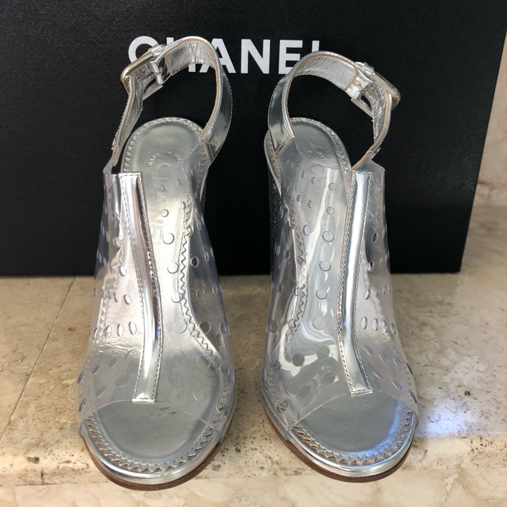 CHANEL sz. 5.5 silver transparent sandals box/bags